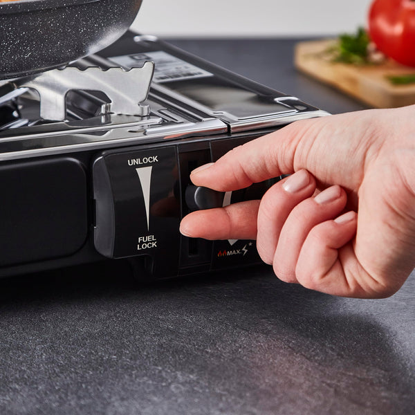 Geepas Gas Stove Single Burner – Portable Camping Stove BBQ Cooker with Carry Case, Outdoor Grill Plate – Automatic Ignition System, Enamel Pan Support, Butane Can or LPG Gas Source