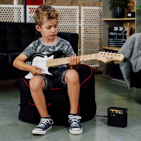 3rd Avenue 1/4 Size Kids Electric Guitar Pack for Junior Beginners - 6 Months FREE Lessons, 5W Portable Amp, Cable, Bag, Picks and Strap - Red