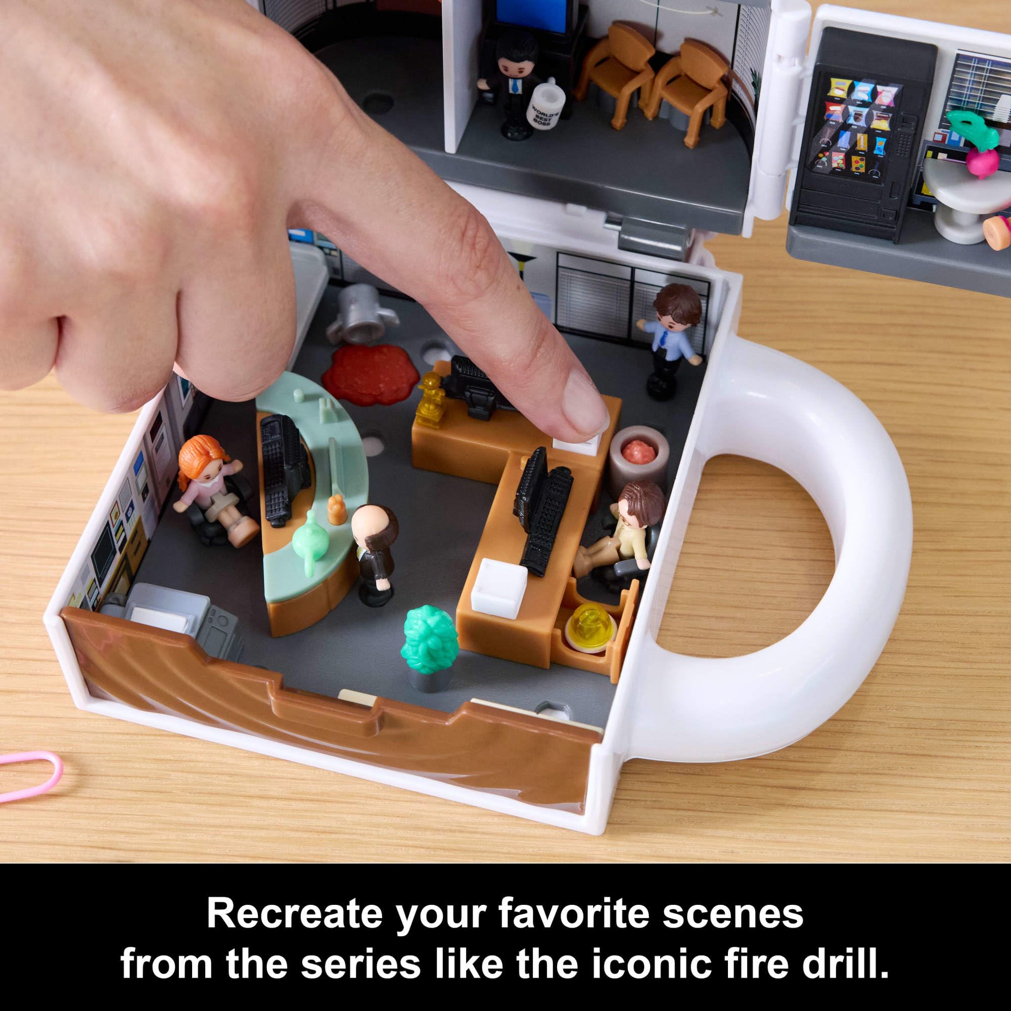 Polly Pocket Collector Playset, Stranger Things Compact with 6 Special Edition Character Dolls and 10 Accessories, HWP22