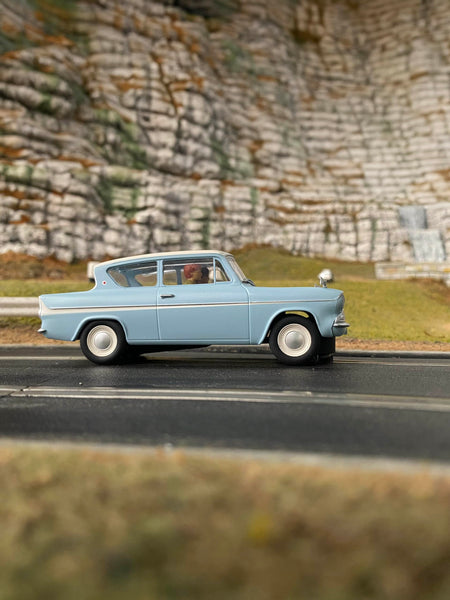 Scalextric Cars - C4541 Back To The Future 2, Flying Time Machine - Toy Slot Car for use with Race Tracks and Set - Gift Ideas for Kids and Adults, Scalextric Accessories