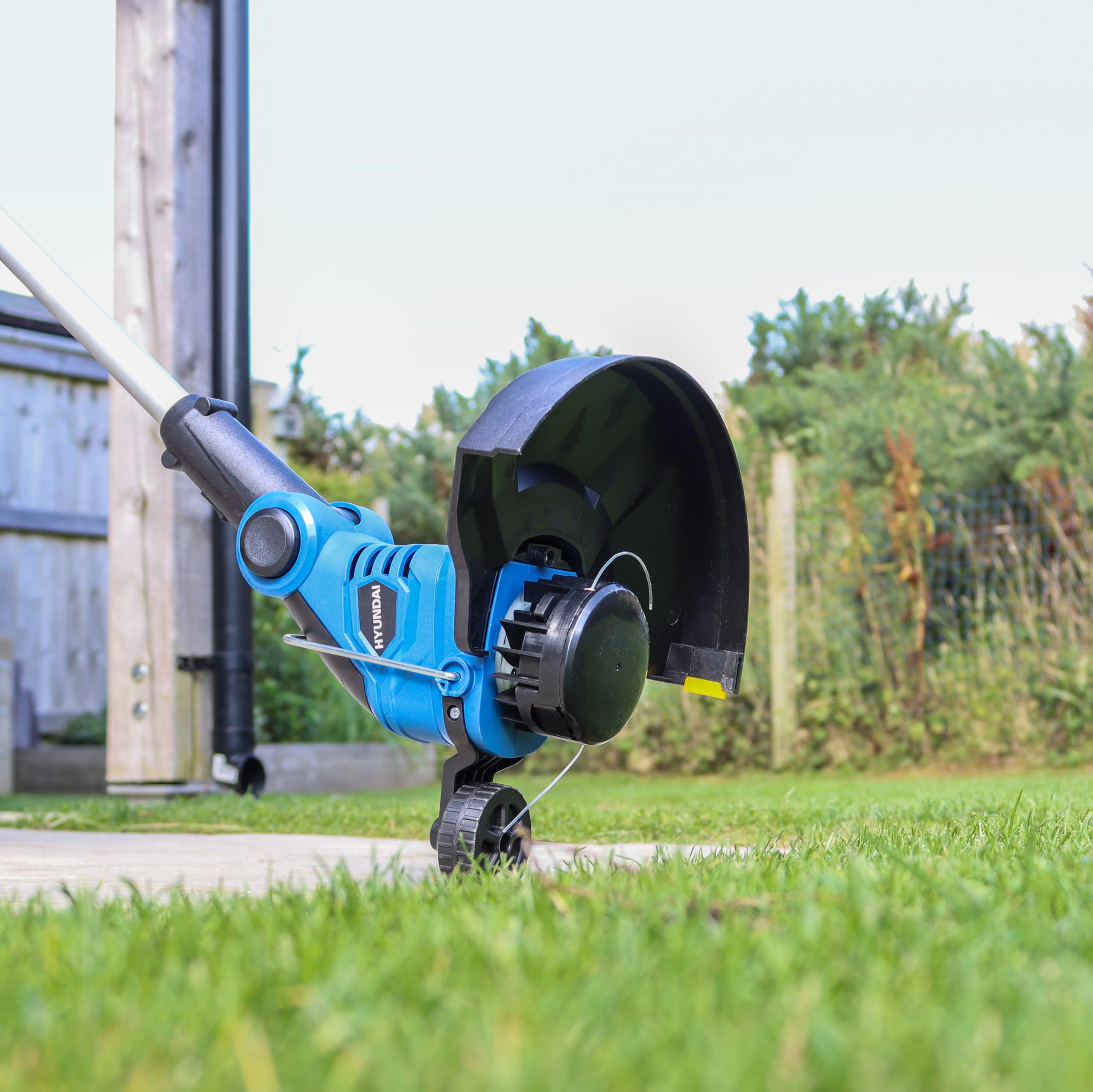 Hyundai 600W 2-in-1 Electric Grass Trimmer and Lawn Edger 30cm Cutting Width Grass Strimmers with Long 10m Power Cable, Lightweight at 3.5kg, 3 Year