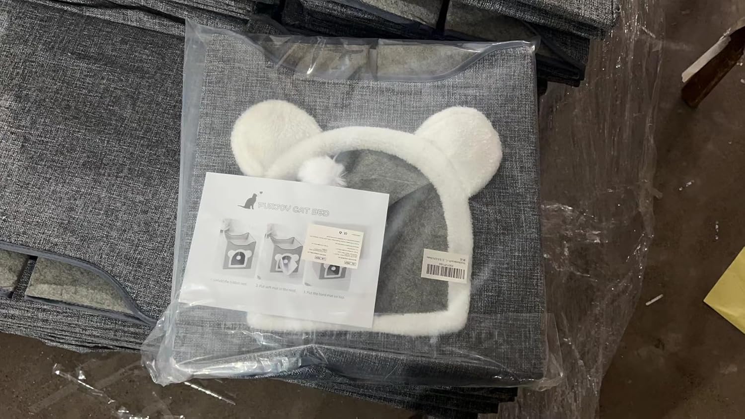 Furjoy Cat Beds, Large Cat Cave for Pet House with Fluffy Ball Hanging and Scratch Pad, Houses & Condos, Cubes, Hideaway, Covered Bed for Multi Small Pet Large Kitty