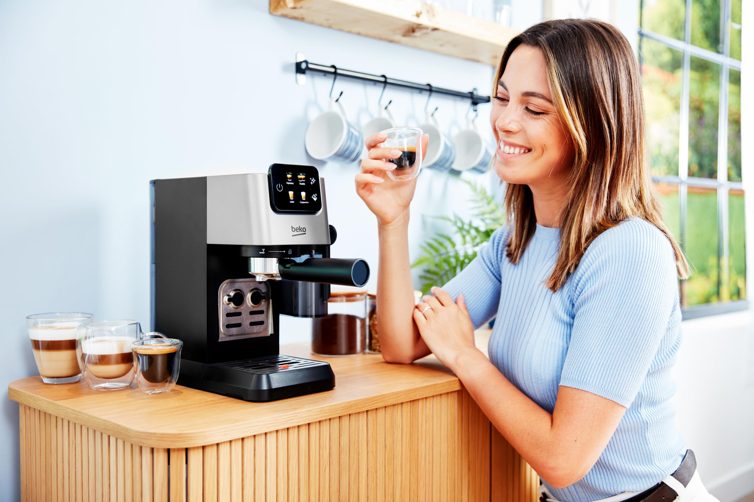 Beko CaffeExpertoTM CEP5304X Semi Automatic Espresso machine | Colour Touch Display | Integrated Milk Jug | Dual Nozzle | 15 Bar pressure | Silver | Easy cleaning