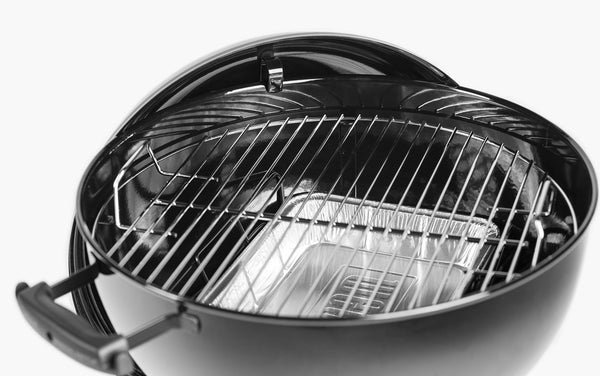 Weber Original Kettle Charcoal Grill, Ø 57cm Grill Area, BBQ Grill with Porcelain-Enamelled Lid & Bowl, Lid Thermometer, One-Touch Cleaning System - Black (14101004)