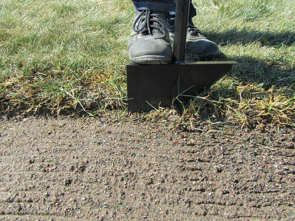 Fiskars Solid Lawn Edger, Length: 109 cm, Width: 23 cm, Boron Steel, Black, 1011617