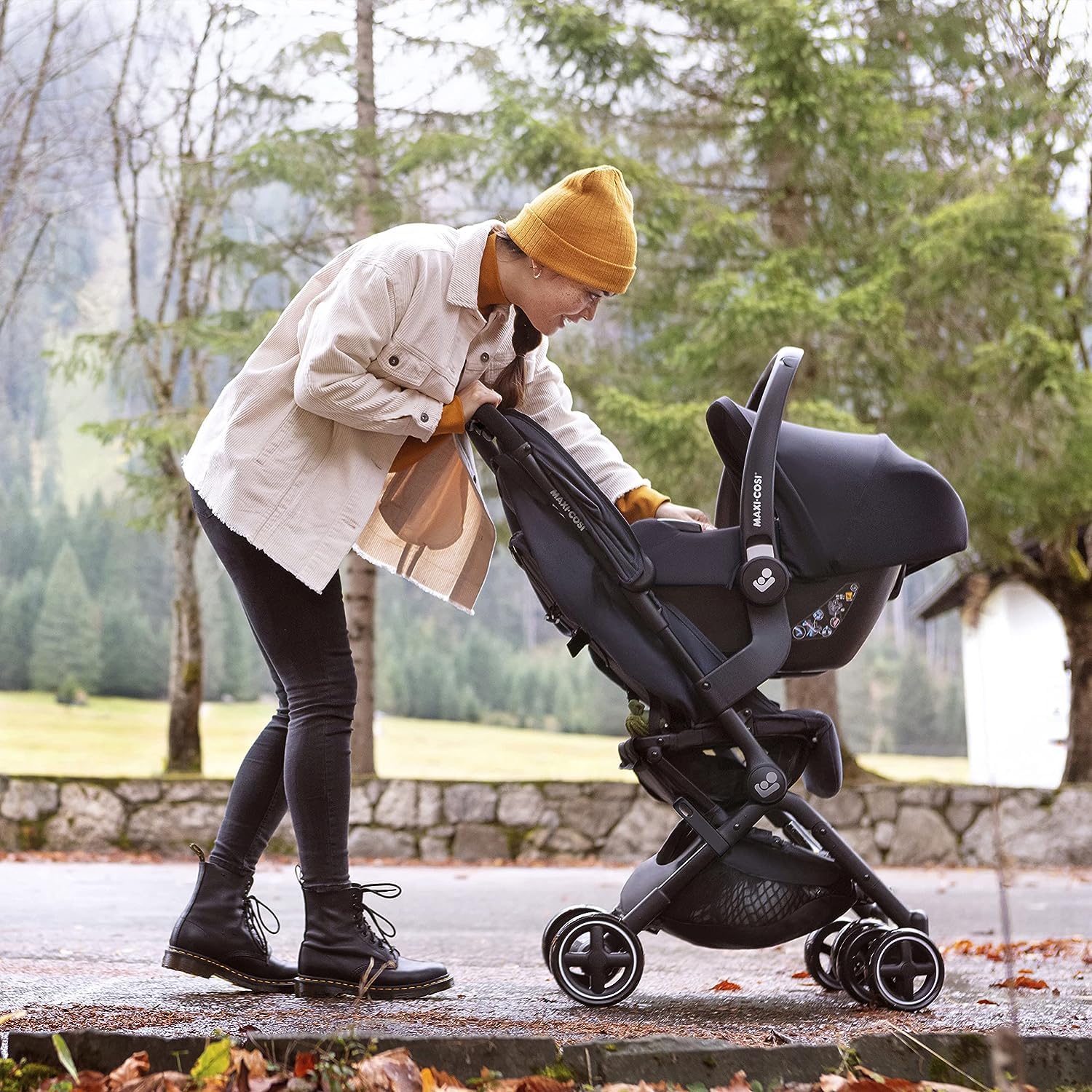 Maxi-Cosi Lara2 Pushchair, 0-4 Years, 0-22 kg, Baby Stroller, Lightweight & Compact Stroller, 3 Recline Positions, Lie-Flat position, Automatic Fold, Shoulder Strap, Rain Cover, Essential Graphite