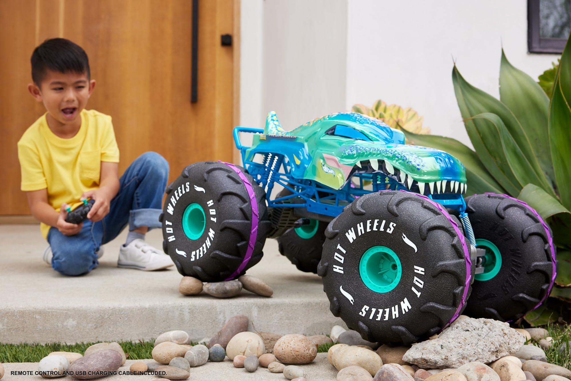 Hot Wheels Monster Trucks Remote Control Car, 1:15 Scale Mega-Wrex Alive Battery-Powered RC Vehicle with Lights & Sounds, JBD90