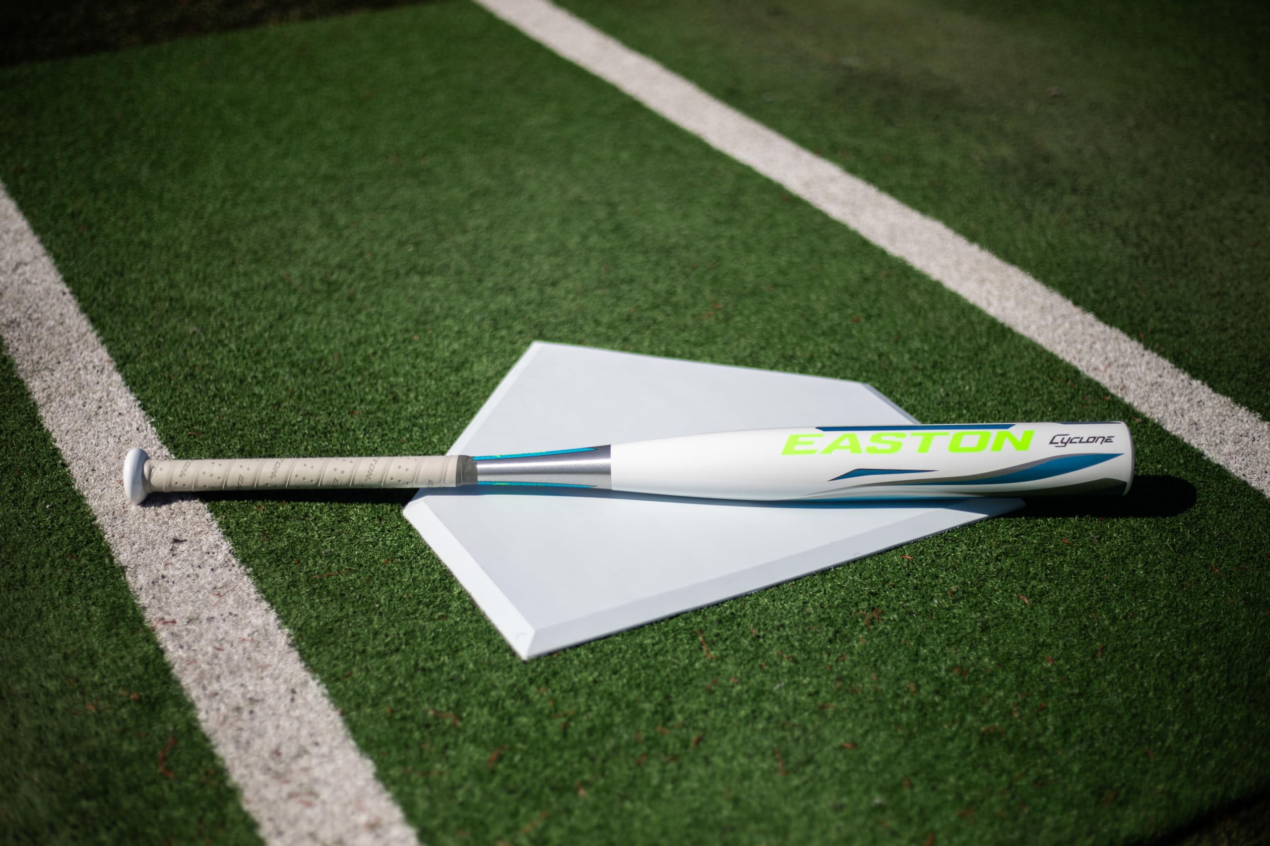 Easton | CYCLONE Fastpitch Softball Bat | -10 | 31"