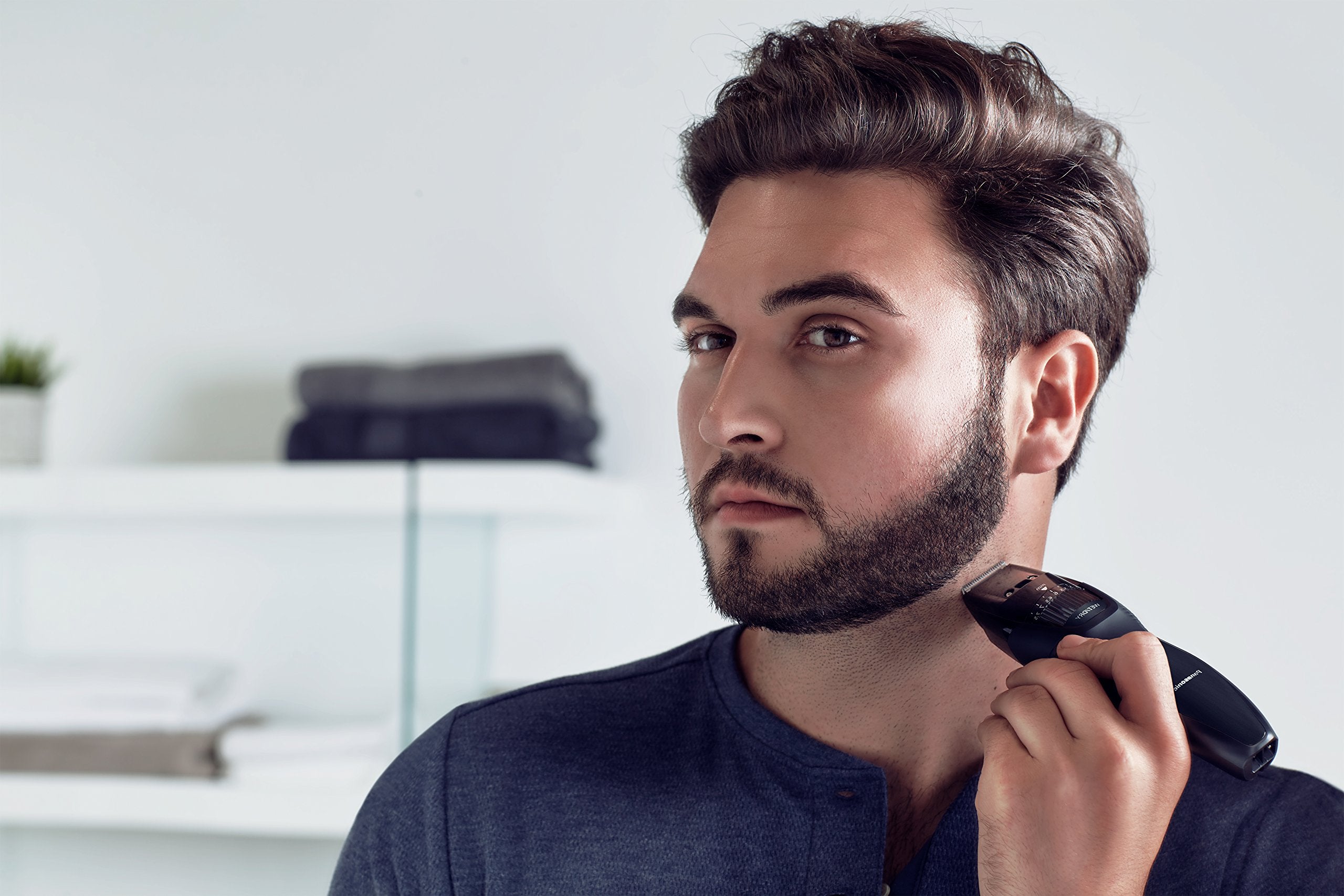 Panasonic ER-GB42 Wet & Dry Electric Beard Trimmer for Men with 20 Cutting Lengths, Standard UK 3 pin Plug, Black, 50 min usage