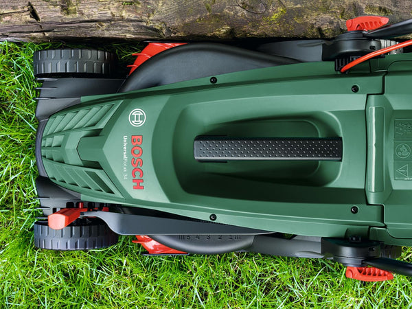 Bosch Corded Lawnmower UniversalRotak 34-410 (230 V, Cutting Width: 34 cm, 40-Litre Grass Box, with GrassCombs)