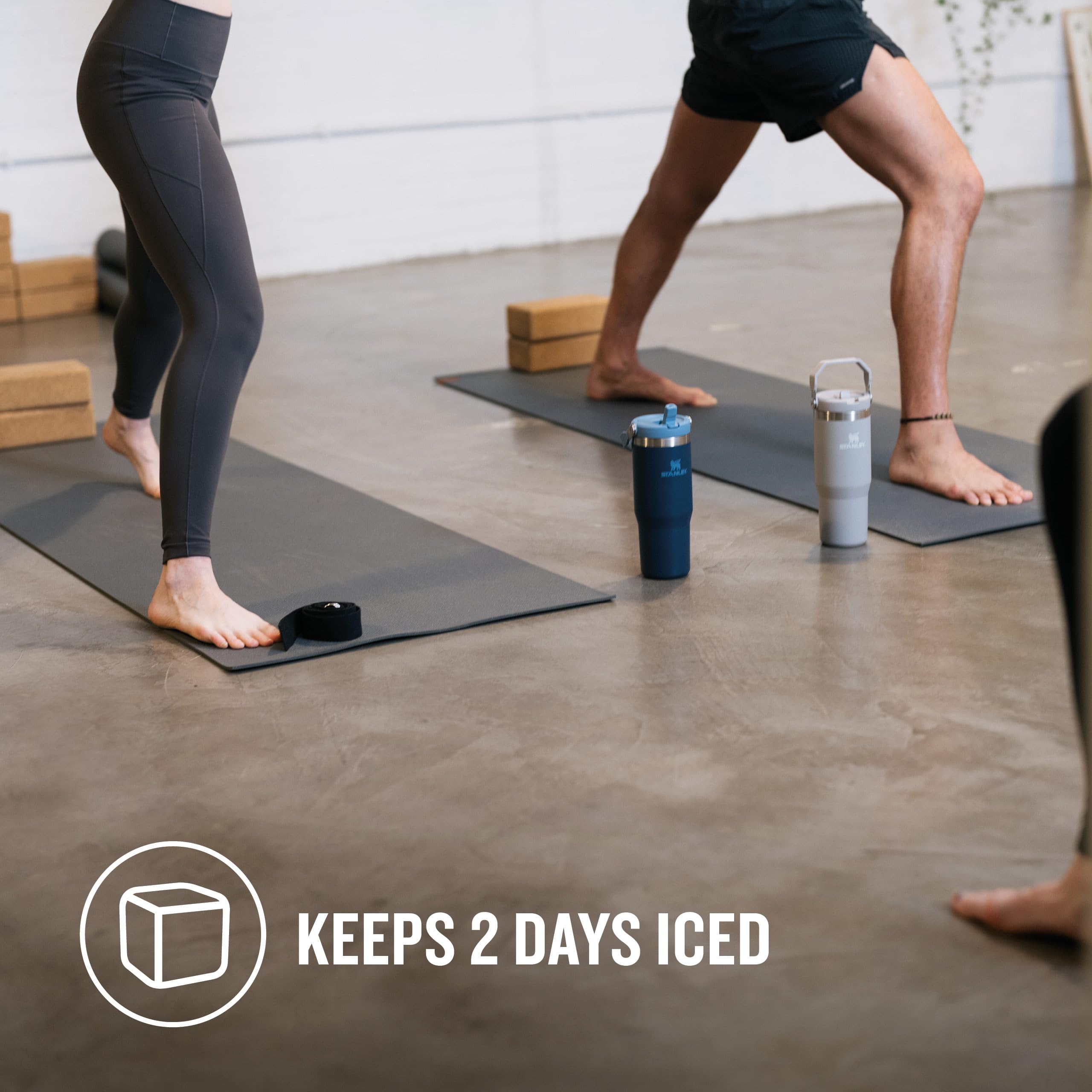 Stanley Flip Straw Tumbler 1.0 Water Bottle With Straw 0.89L - Keeps Cold For 12+ Hours - Easy To Carry - Dishwasher Safe - Stainless Steel Thermal Flask - BPA-Free Travel Mug - Navy