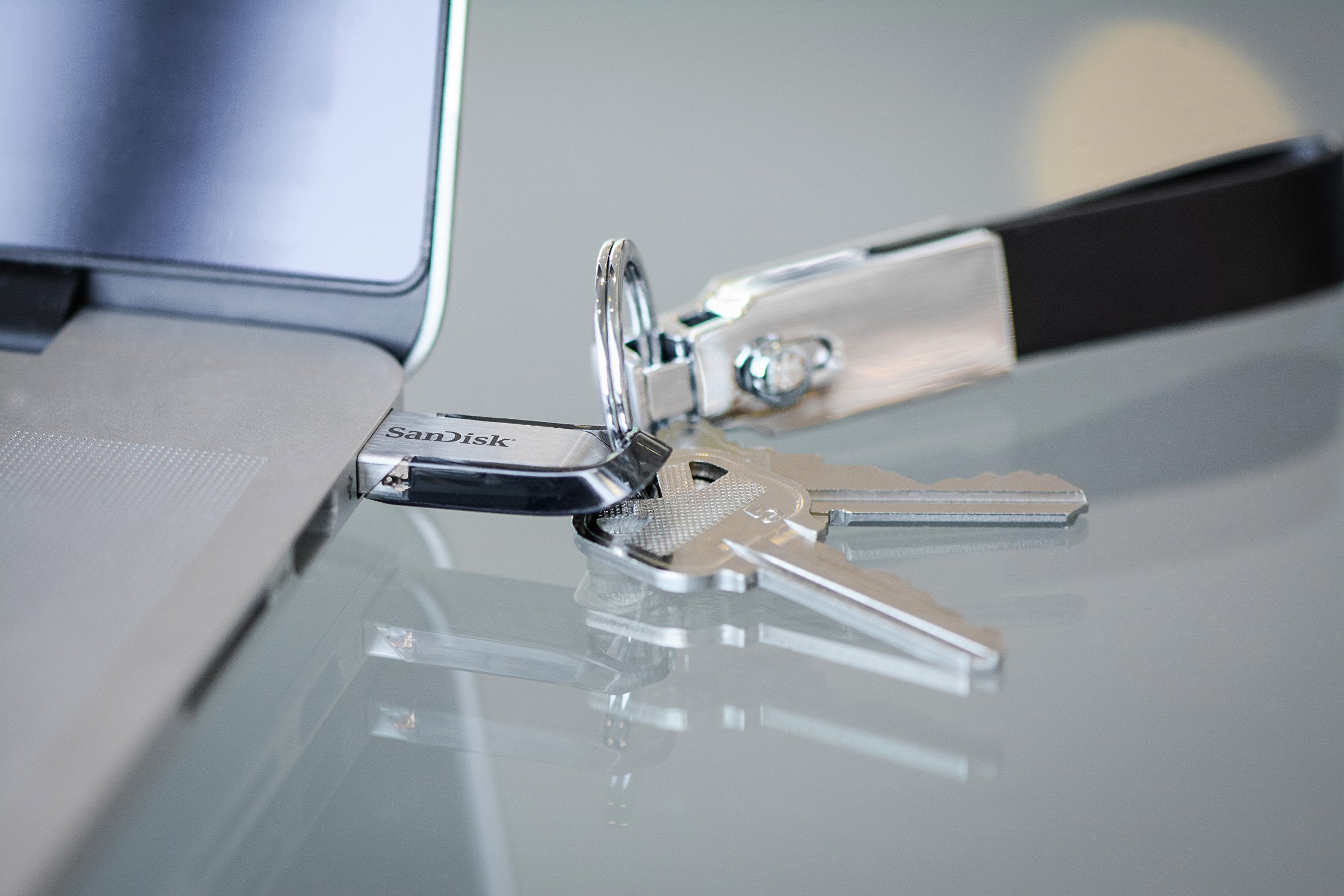 SanDisk Ultra Flair 256GB USB 3.0 Flash Drive, USB Stick, memory stick with transfer speeds up to 150MB/s Read, Durable, Sleek Metal Casing, Silver/Black