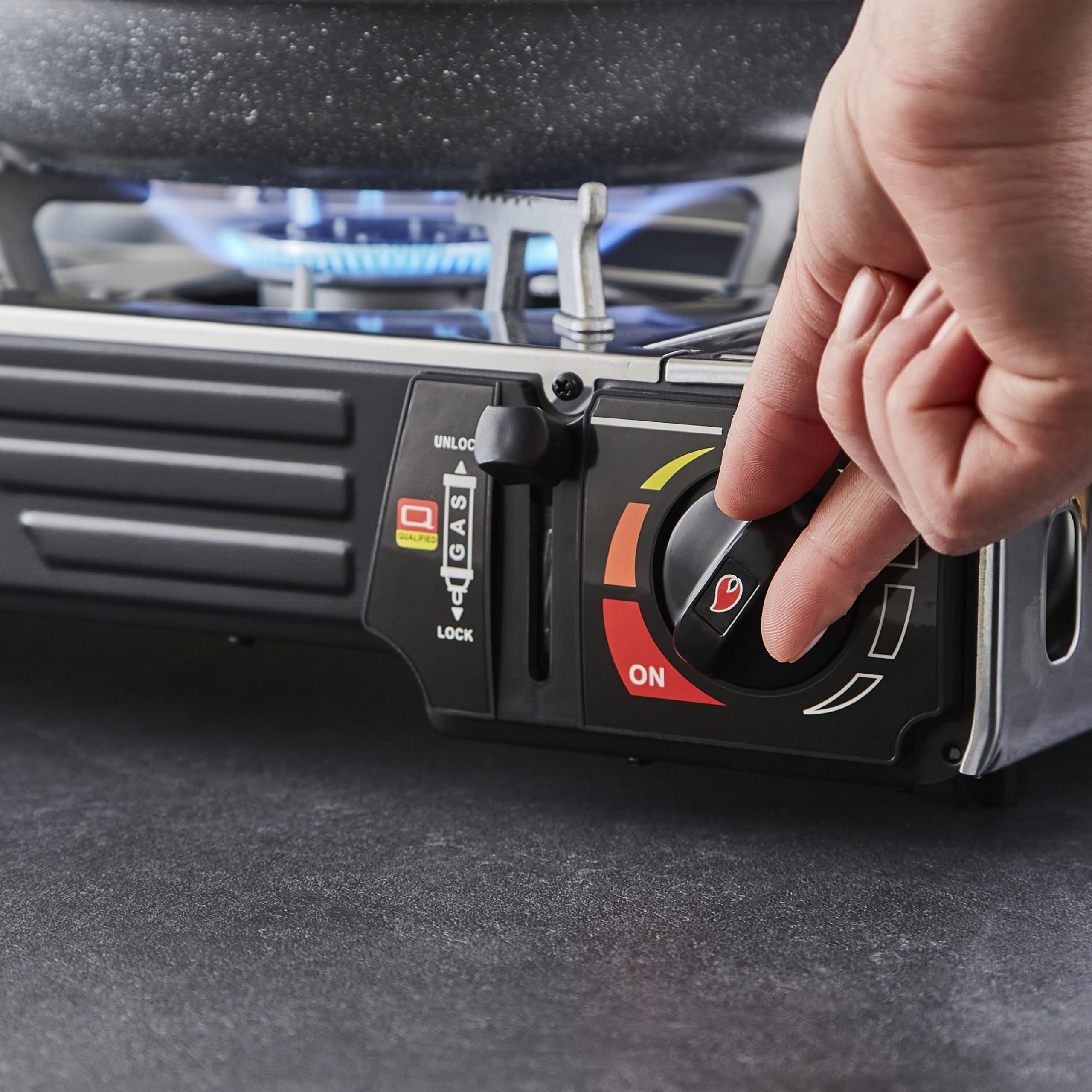 Geepas Gas Stove Single Burner – Portable Camping Stove BBQ Cooker with Carry Case, Outdoor Grill Plate – Automatic Ignition System, Enamel Pan Support, Butane Can or LPG Gas Source