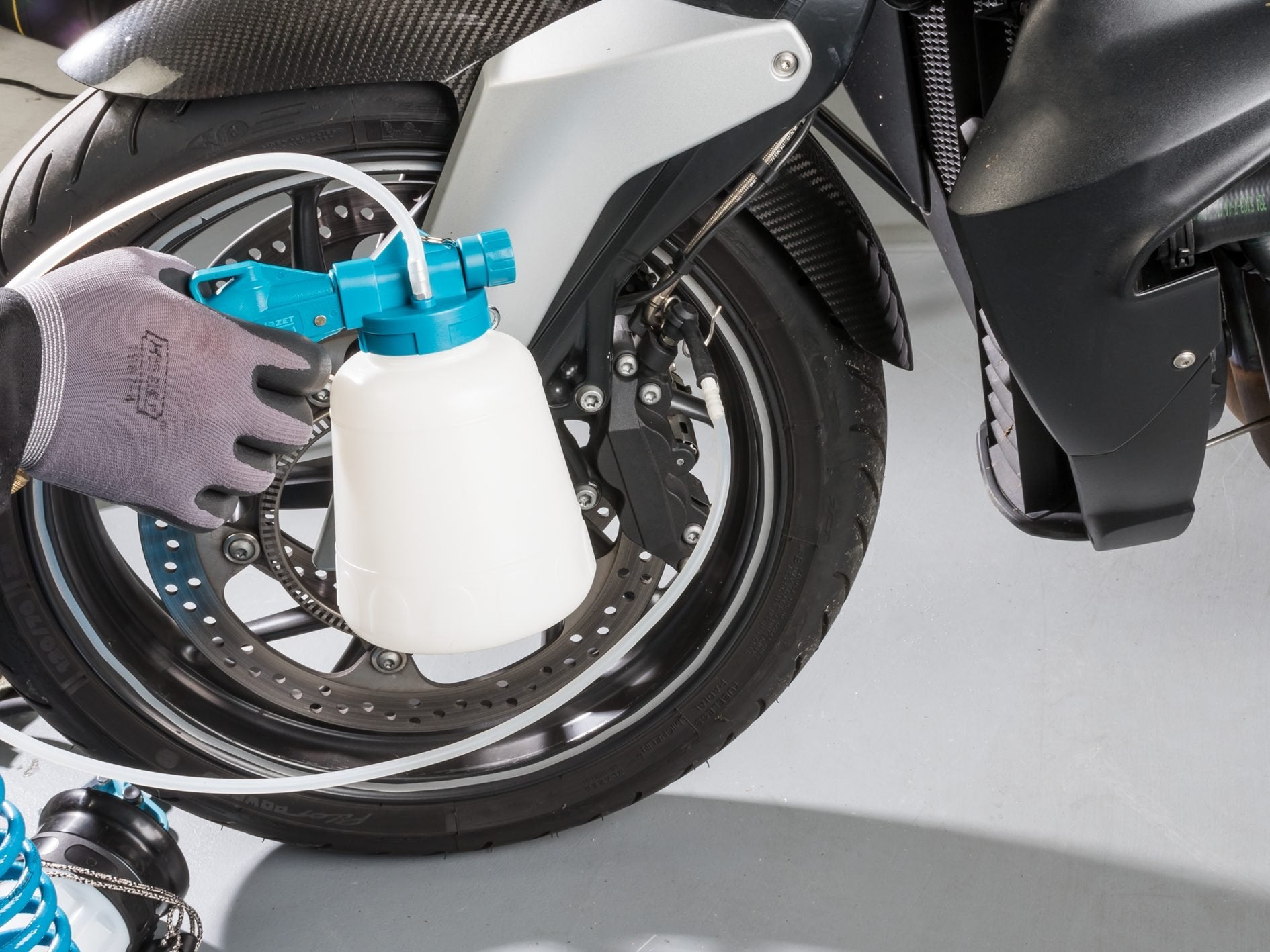 Hazet 1120934 Pneumatic Brake Bleeding Set - Multi-Colour