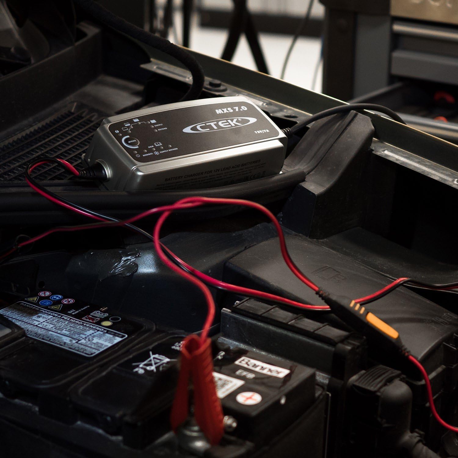 CTEK MXS 7.0 Fully Automatic Battery Charger (Charges, Maintains and Reconditions Car, Caravan and Motorhome batteries) 12V, 7 Amp - UK Plug, Black