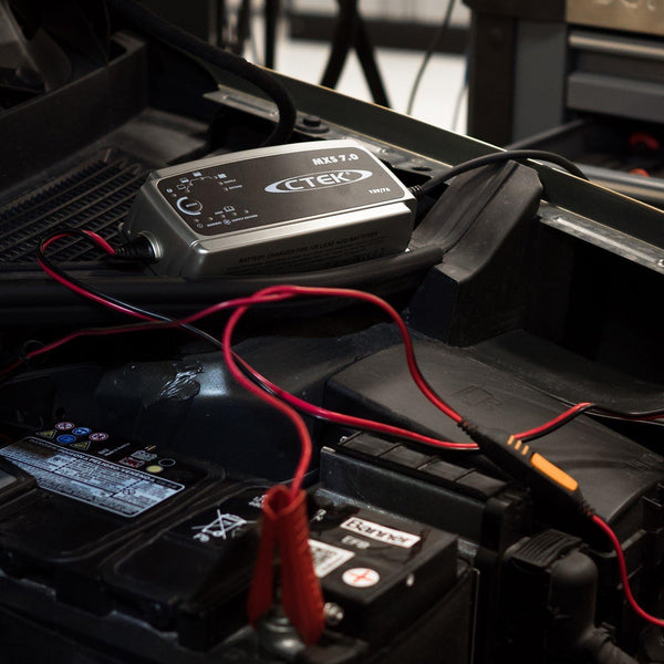 CTEK MXS 7.0 Fully Automatic Battery Charger (Charges, Maintains and Reconditions Car, Caravan and Motorhome batteries) 12V, 7 Amp - UK Plug, Black