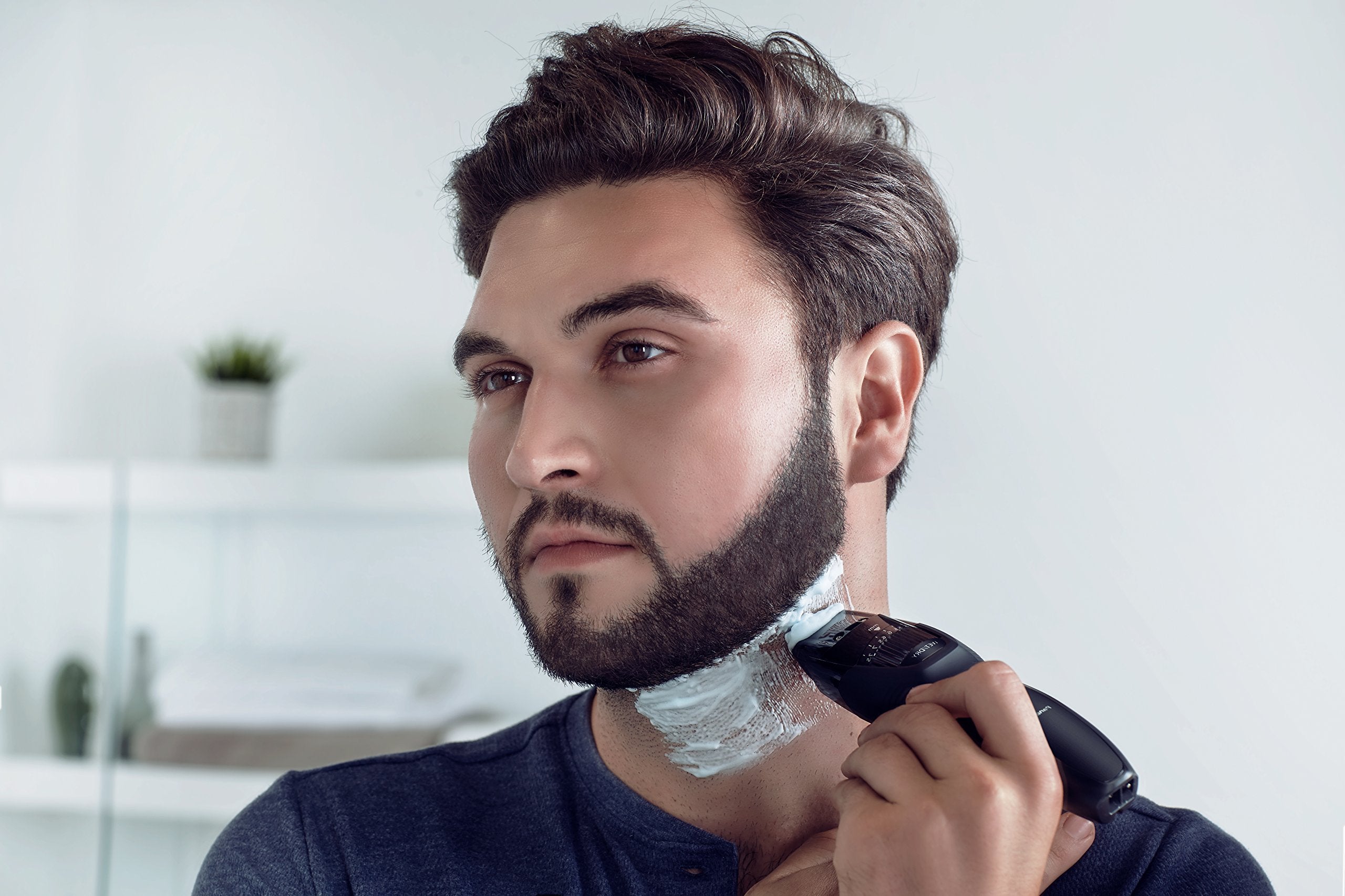 Panasonic ER-GB42 Wet & Dry Electric Beard Trimmer for Men with 20 Cutting Lengths, Standard UK 3 pin Plug, Black, 50 min usage