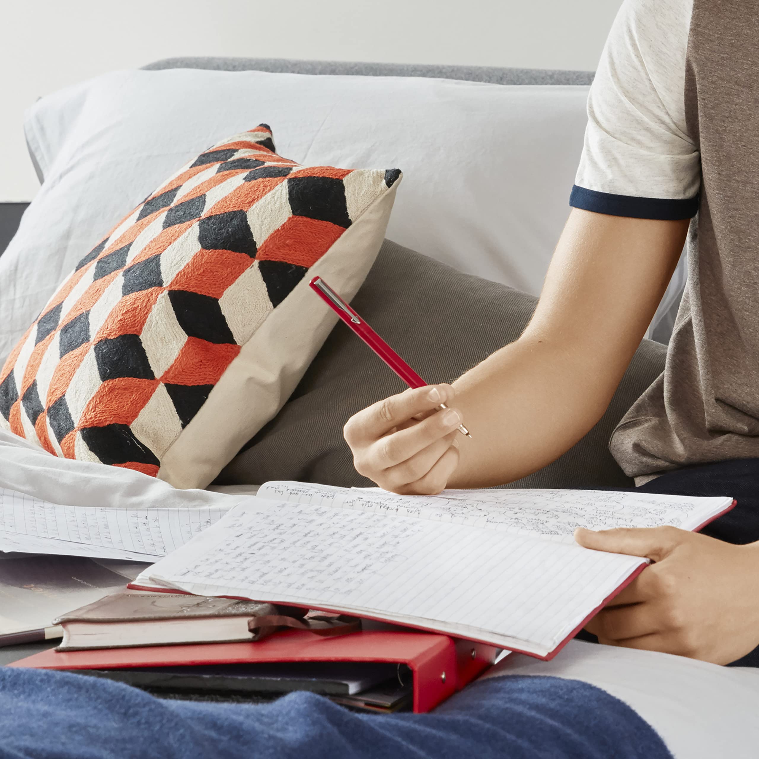 Parker Vector Fountain Pen | Black with Chrome Trim | Medium Nib | Blue Ink | Hangtab