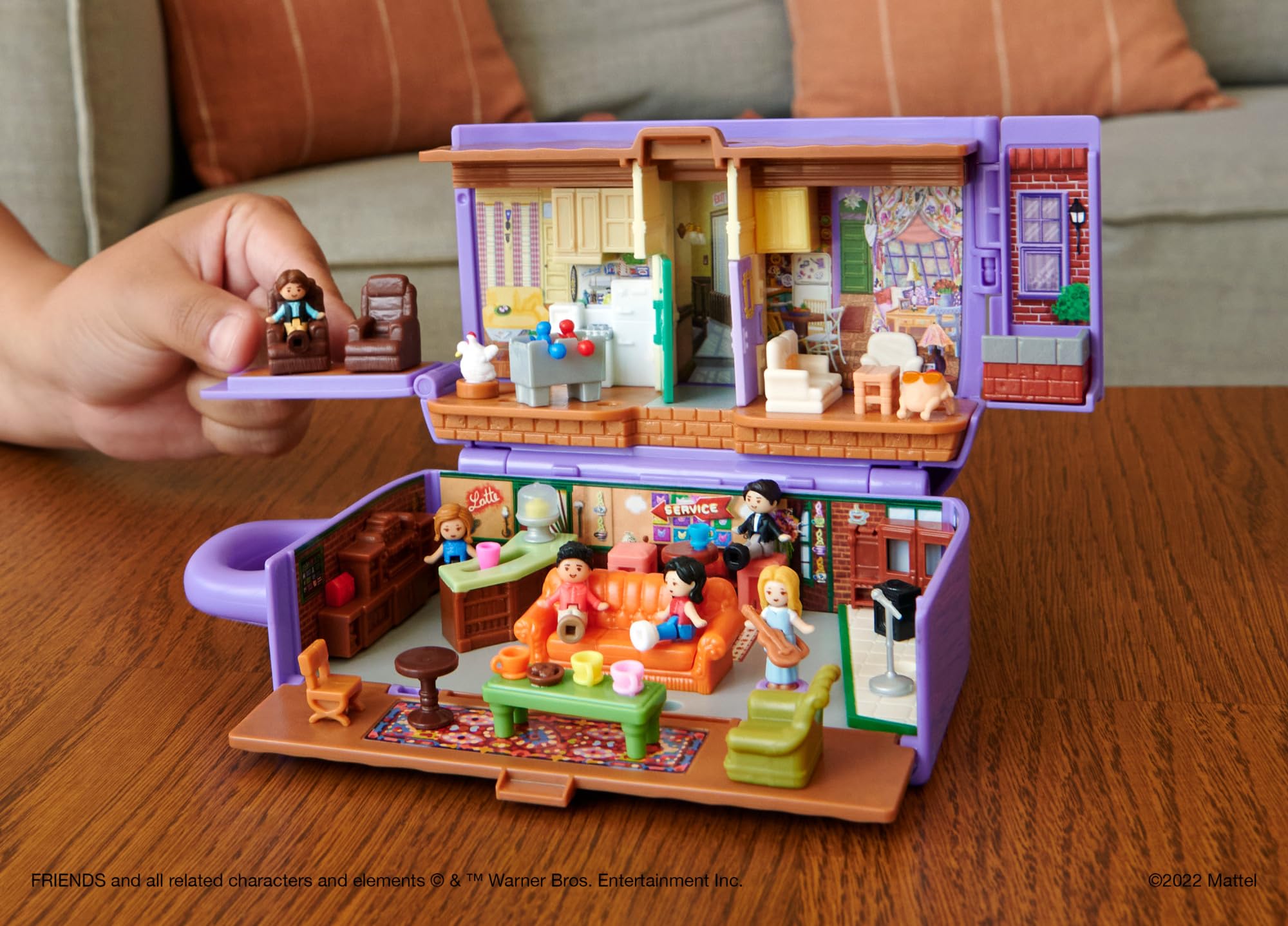 Polly Pocket Collector Playset, Stranger Things Compact with 6 Special Edition Character Dolls and 10 Accessories, HWP22