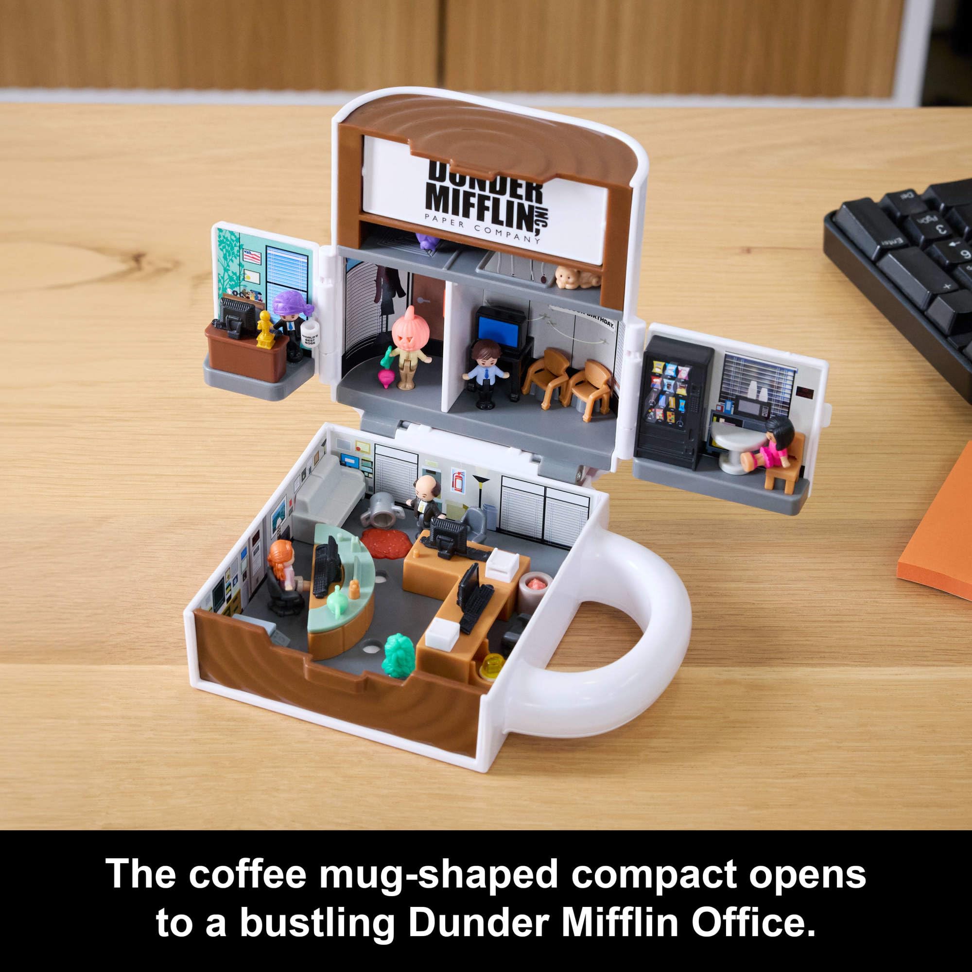 Polly Pocket Collector Playset, Stranger Things Compact with 6 Special Edition Character Dolls and 10 Accessories, HWP22