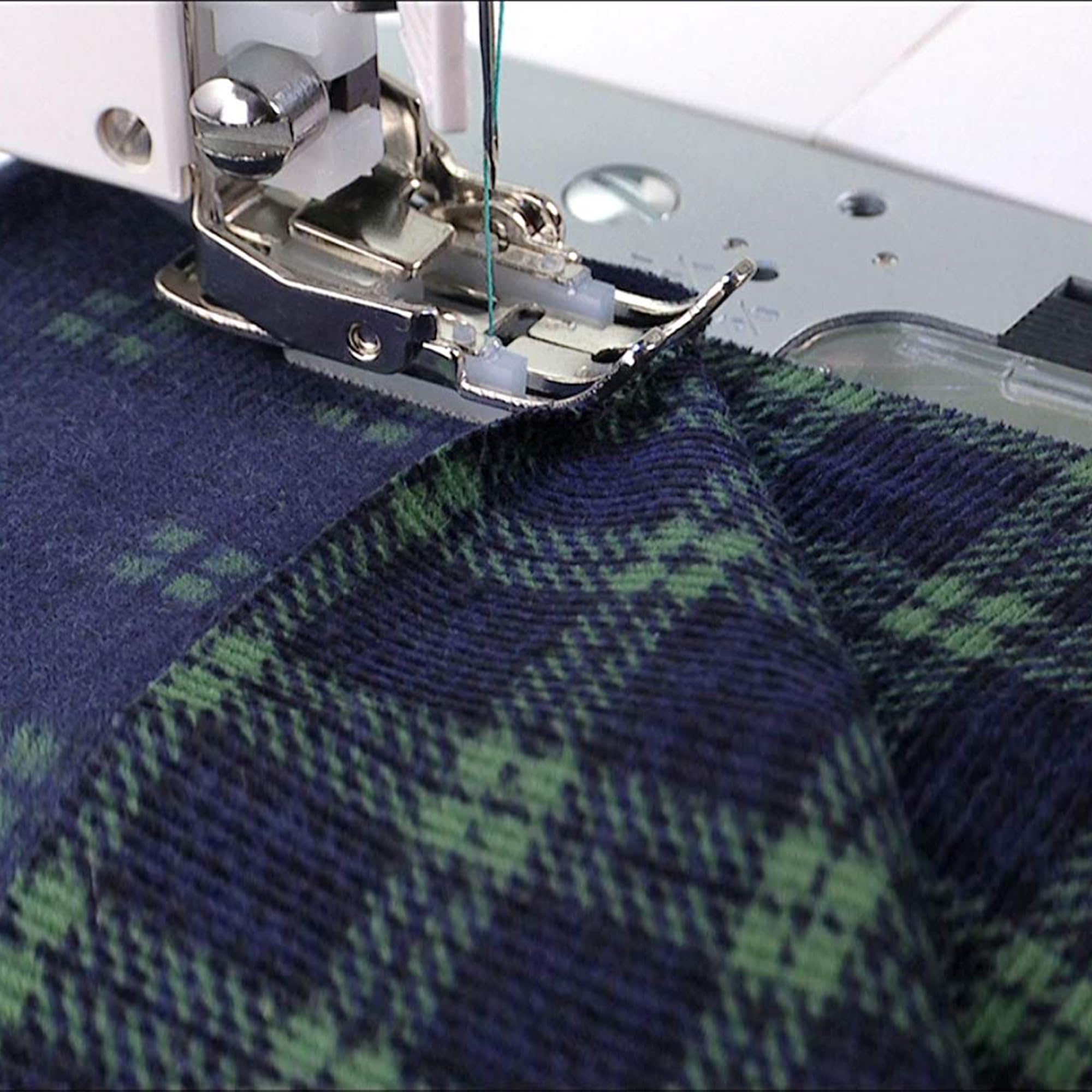 SINGER Even Feed Walking Presser Foot | Ideal for Quilting, Sewing Multiple Layers & Matching Patterns | Compatible with SINGER CA, CB, EA, MA, MB