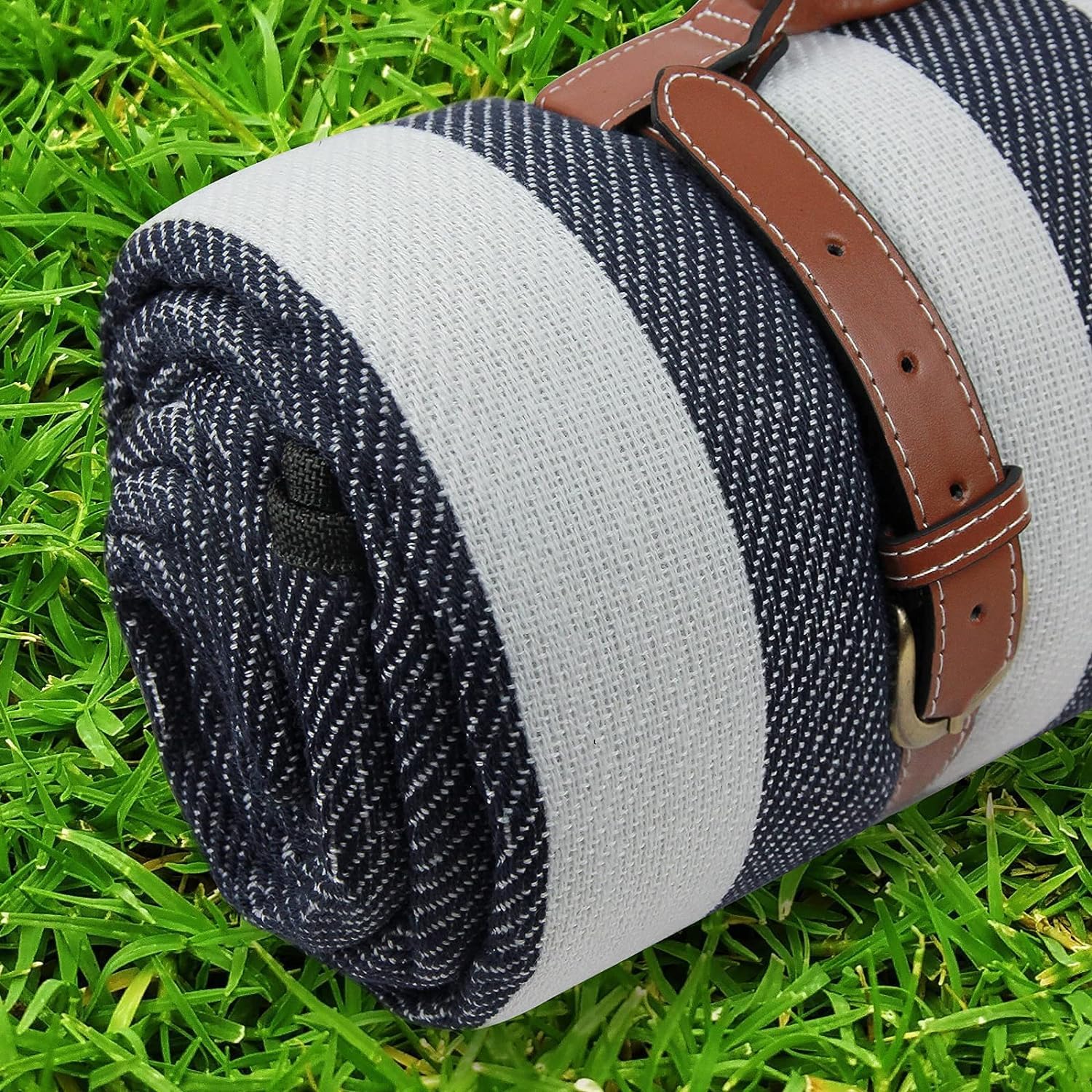 Goodsnetic Picnic Mat,79"x79"Oversized Picnic Blanket Waterproof Sandproof Beach Mat for 6-8 Adults, Large and Thick Gingham Picnic Blanket for Beach