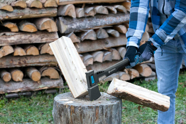Gardena Universal Axe 1400 A, Versatile Axe for Various Wood Work, Non-stick Coating, Impact Protection, Hammer Function, 60 cm (8716-48), 08716-48