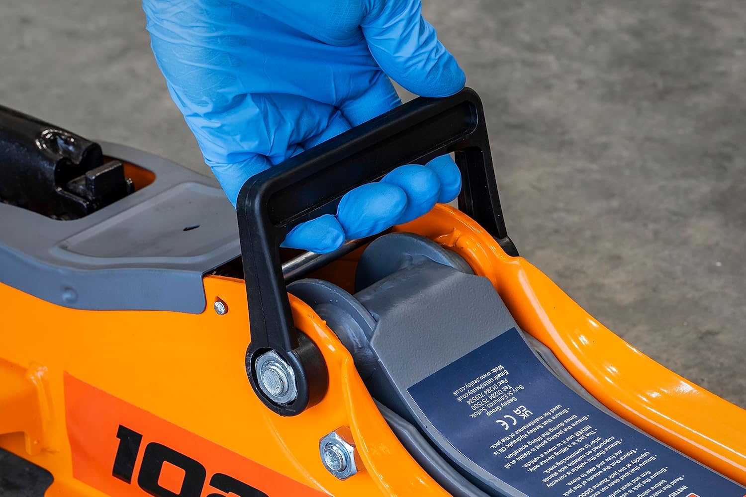 Sealey 2 Tonne Trolley Jack, Car Jack, Low Profile Short Chassis - Orange - 1020LEO