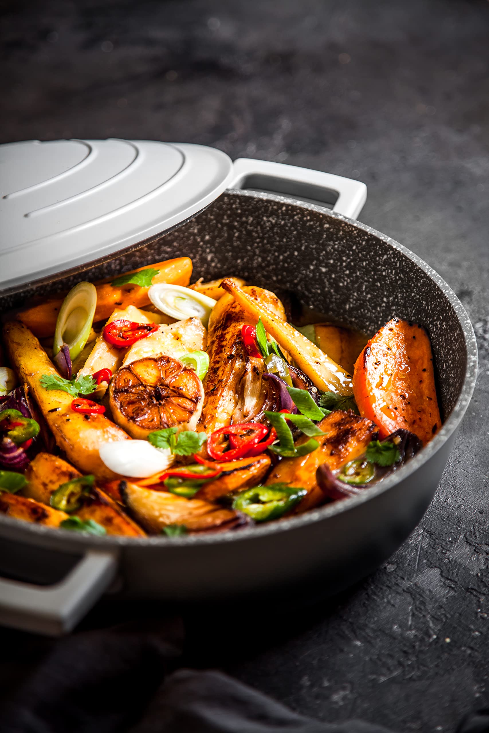 MasterClass Casserole Dish With Lid, Medium 4L/24 cm, Lightweight Cast Aluminium, Induction Hob And Oven Safe, Black