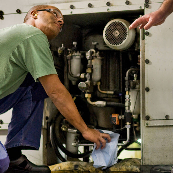 Tork 130070 Heavy-Duty Wiping Paper / 2 Ply Absorbent Paper Roll Suitable for Tork W1 Wipers Wall/Floor/Standard System / Blue / 1 x 340m / Ø 37.5cm