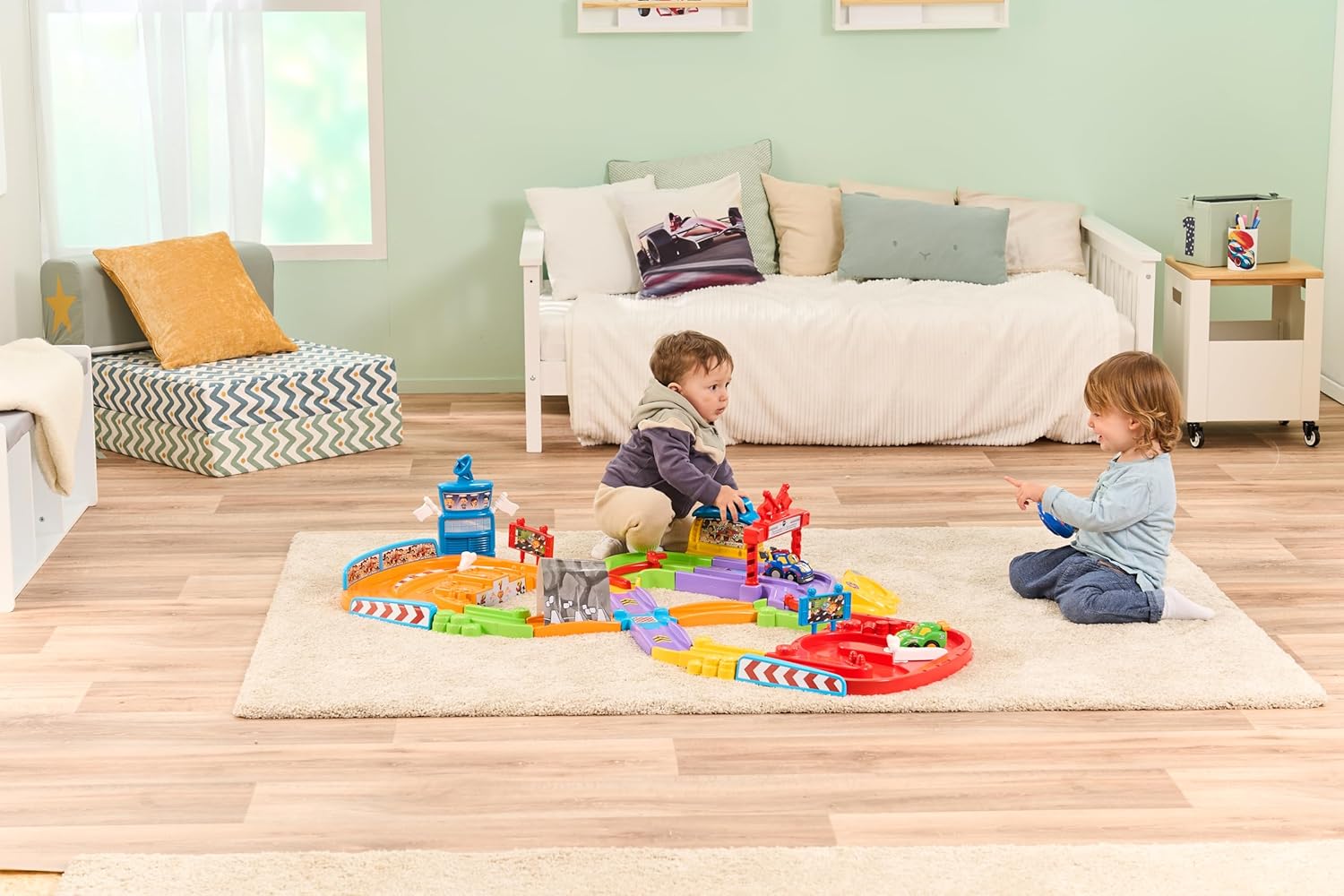 VTech Toot-Toot Drivers Super Circuit RC Raceway, Toy Car Playset with 2 Vehicles Included, 3 Exciting Crash Zones, Songs & Fun Phrases, Interactive Toddler Toy 12 Months, 2, 3, 4 +, English Version