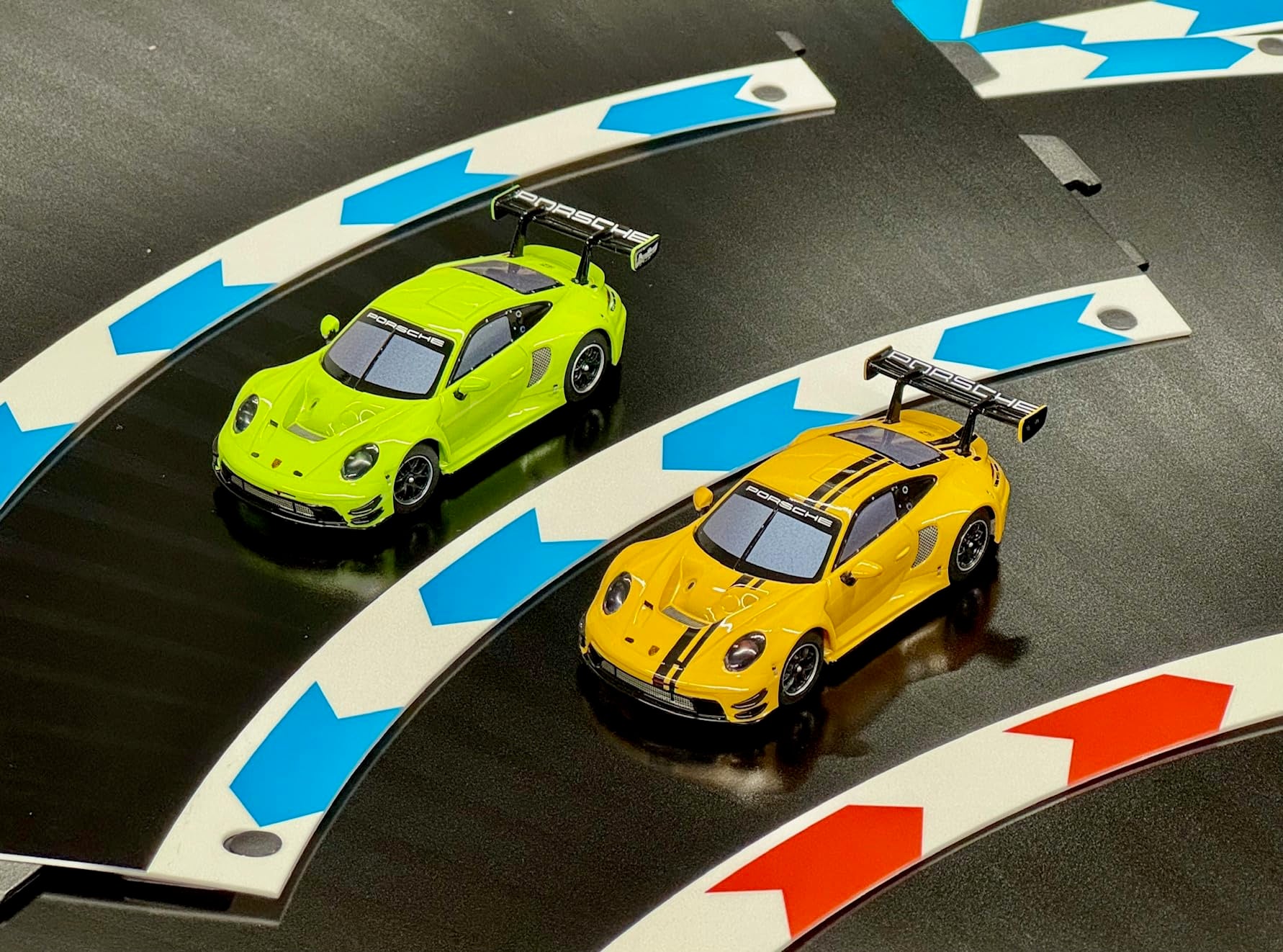 Carrera Hybrid 50050002 "Devil Drivers" Porsche 911 GT3 R 1:50 Scale AI-Supported Race System with Working Lights & USB-C Charging