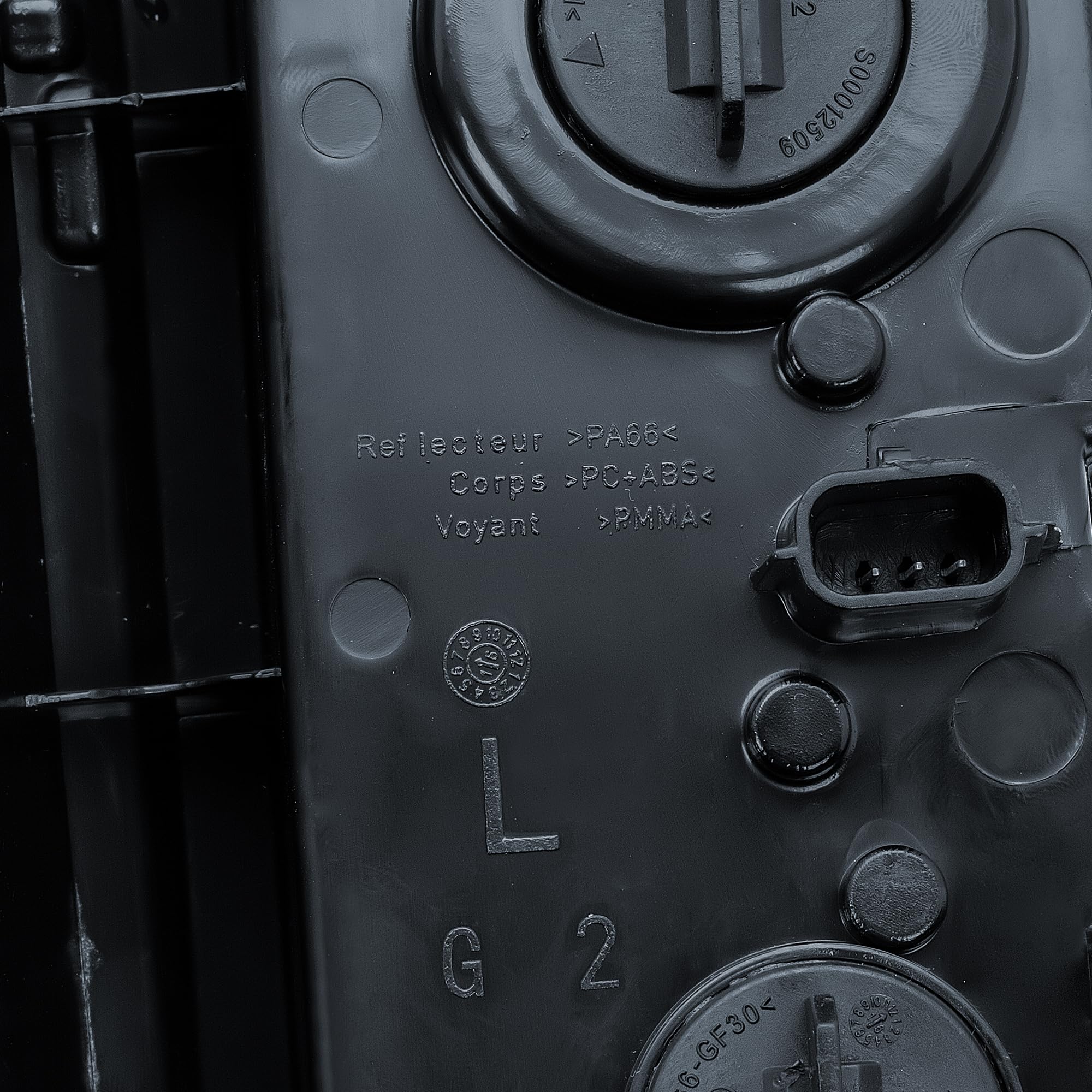 Passenger Left Side N/S Tail Light Rear Fog Light Lamp for Renault Trafic Nissan NV300 Vauxhall Vivaro Fiat Tanlento 2014 to 2024