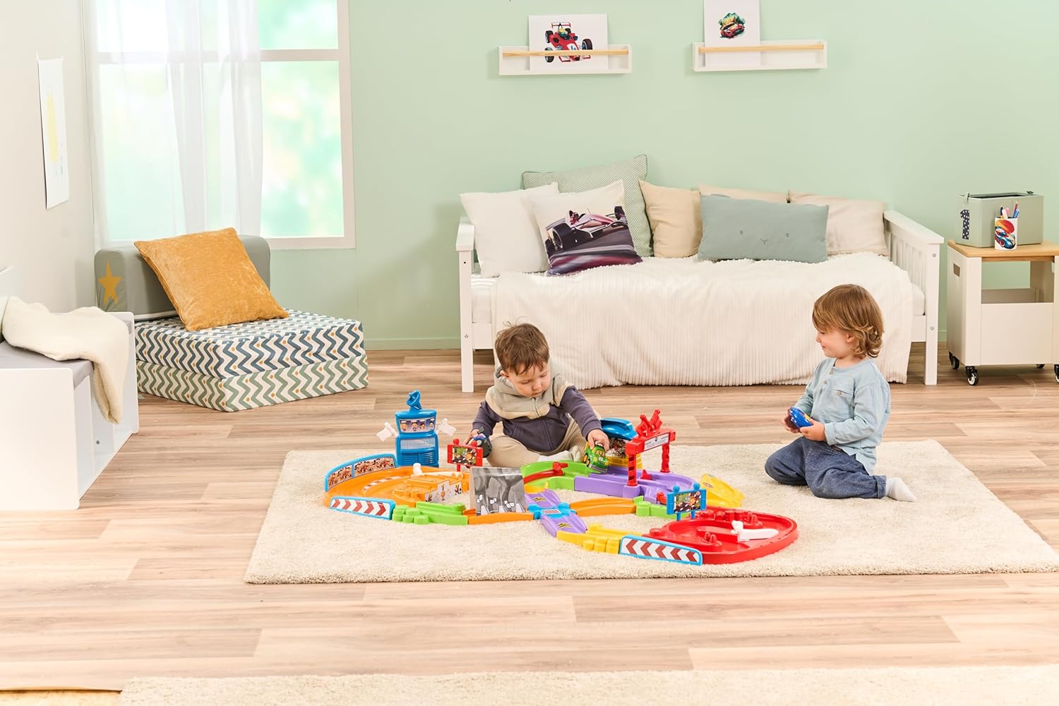 VTech Toot-Toot Drivers Super Circuit RC Raceway, Toy Car Playset with 2 Vehicles Included, 3 Exciting Crash Zones, Songs & Fun Phrases, Interactive Toddler Toy 12 Months, 2, 3, 4 +, English Version