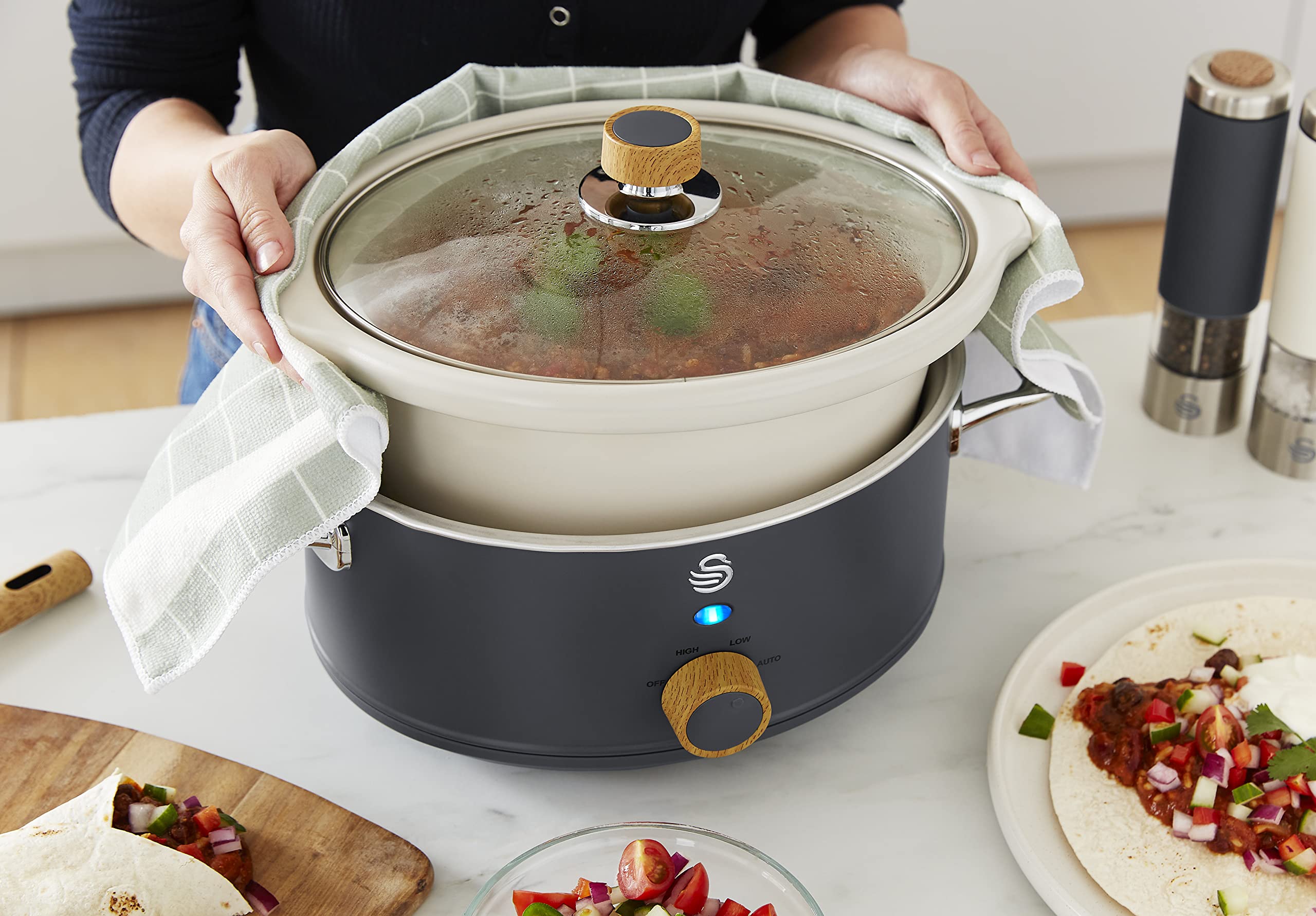 Swan SF17021GRYN Nordic Slow Cooker with 3 Temperature Settings, Keep Warm Function, 3.5L, 200W, Matte Grey