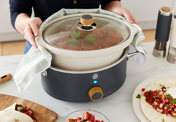 Swan SF17021GRYN Nordic Slow Cooker with 3 Temperature Settings, Keep Warm Function, 3.5L, 200W, Matte Grey