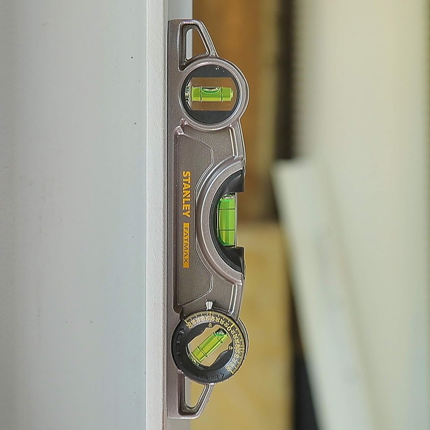 STANLEY Torpedo Level Heavy Duty Aluminium Body and Magnetic Base Including 3 Reversible Vials 0-43-609, Grey/White, 25cm