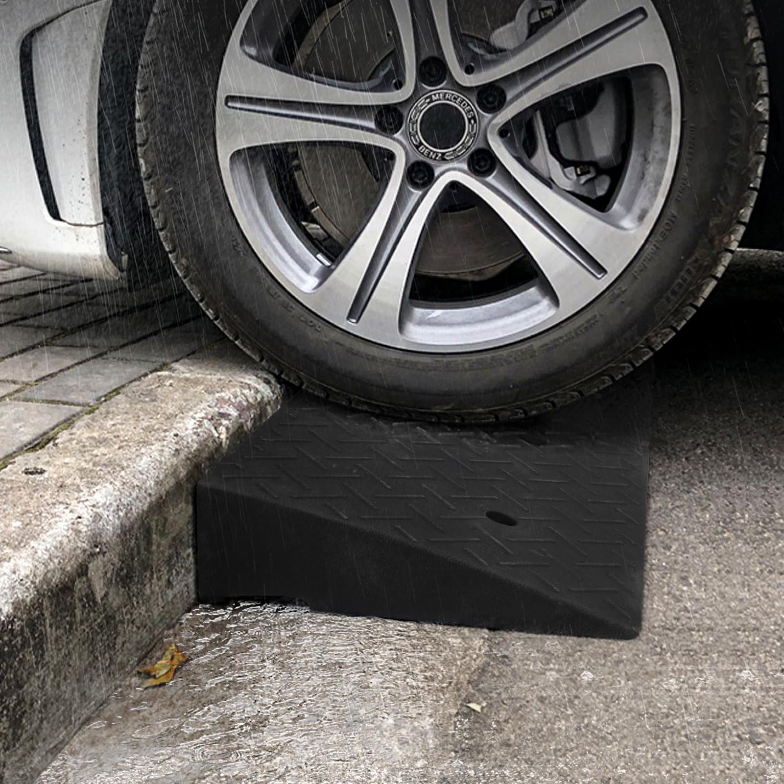 DKIEI Car Ramps, 5 Tons Heavy Duty Kerb Ramps, 2 Pieces of Portable Curb Ramp for Car, Motorhome, Automotive Lifting, 90x30x23cm, Black