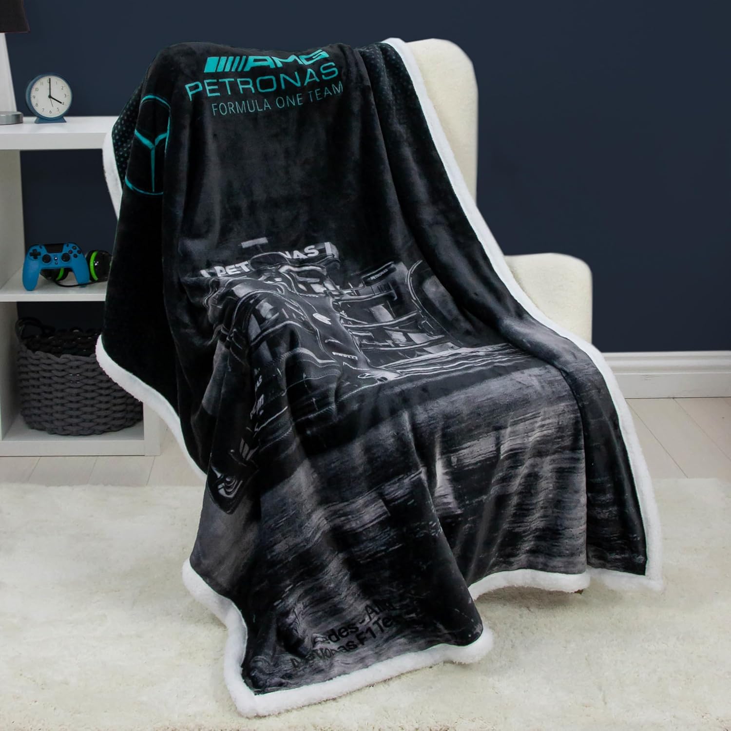Mercedes AMG Petronas Official Fleece Blanket | Super Soft Warm Throw with Sherpa Reverse, Formula One Design | Perfect For Home, Bedroom, Sleepovers & Camping | Size 120 x 150cm