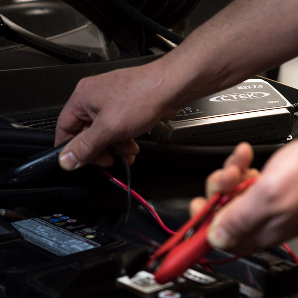 CTEK MXS 7.0 Fully Automatic Battery Charger (Charges, Maintains and Reconditions Car, Caravan and Motorhome batteries) 12V, 7 Amp - UK Plug, Black