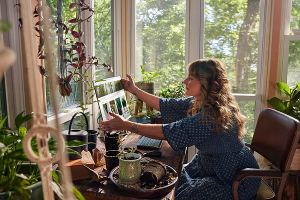 HP Series 5 27" FHD Height Adjust Monitor (527sh) - 100Hz Refresh Rate, 1500:1 AR, 99 percent sRGB Spectrum, 300 Nits Brightness - HDMI, VGA Ports - Ergonomically Adjustable - Responsibly Made