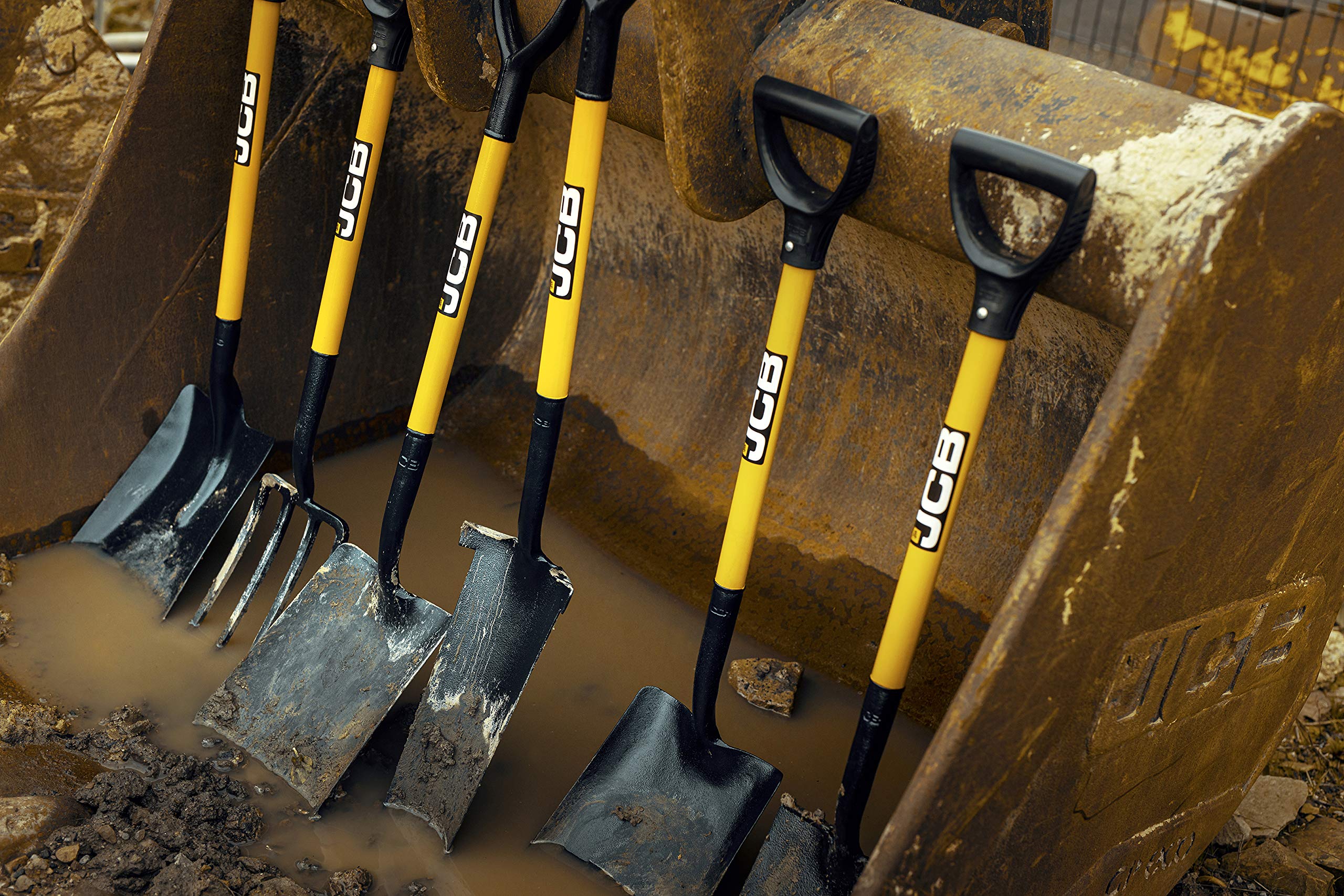 JCB Professional Border Fork High Carbon Steel 4 Prong Head , Garden Tool for Gardening, Landscaping, and Border Maintenance