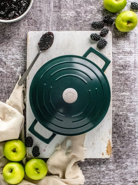 MasterClass Casserole Dish With Lid, Medium 4L/24 cm, Lightweight Cast Aluminium, Induction Hob And Oven Safe, Black