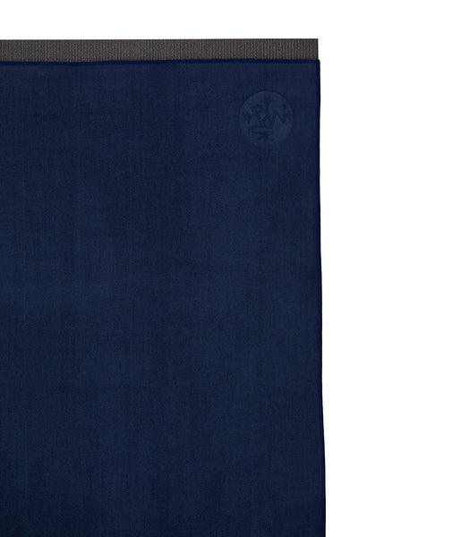Manduka Yogitoes Yoga Towel for Mat, Non-Slip and Quick Dry for Hot Yoga with Rubber Bottom Grip Dots,Thin and Lightweight, 71 Inches, Midnight