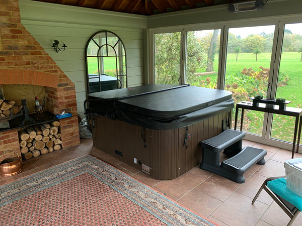 CANADIAN SPA CO. KF-10061 Universal Classic 2 Step Non-Slip Stairs 40 x 72 x 52 cm Whirlpool