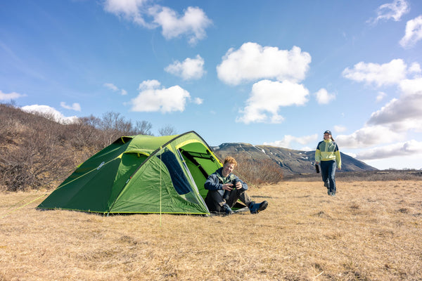 Coleman Tent Darwin 2-4 Person | Compact Lightweight Dome Tent | Models with Darkened Bedroom | Camping, Festival and Hiking Tent | 4500mm Waterproof | with Sewn-in Groundsheet