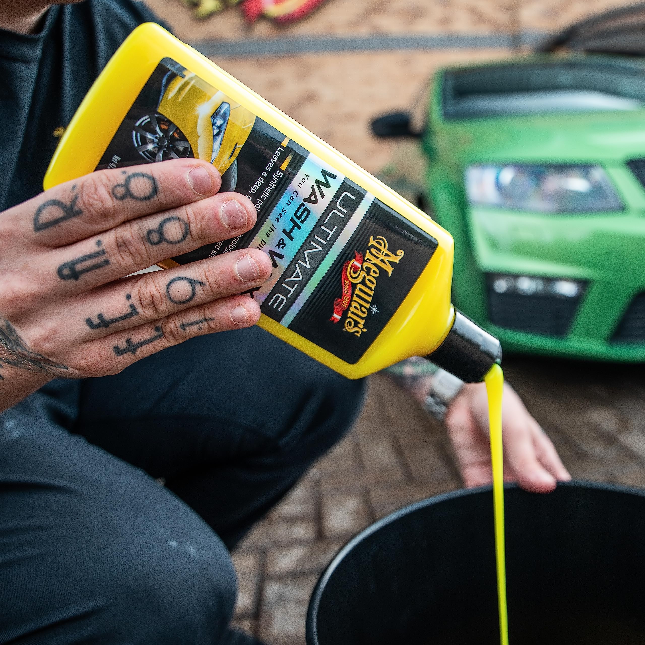 Meguiar's DELKITV2 Deluxe Car Care Kit V2 including Hybrid Ceramic Spray Wax