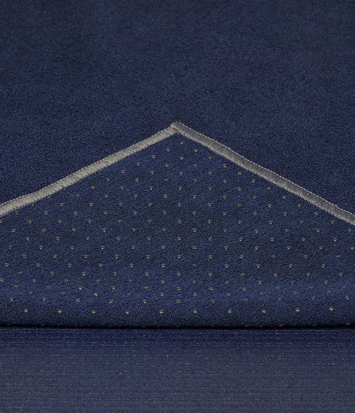 Manduka Yogitoes Yoga Towel for Mat, Non-Slip and Quick Dry for Hot Yoga with Rubber Bottom Grip Dots,Thin and Lightweight, 71 Inches, Midnight
