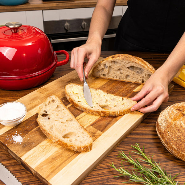 Enamelled Cast Iron Dutch Oven Pot  Dutch Oven For Sourdough Bread Baking  Cast Iron Bread Pot  Red, 6 Quarts, 22cm  by Nuovva