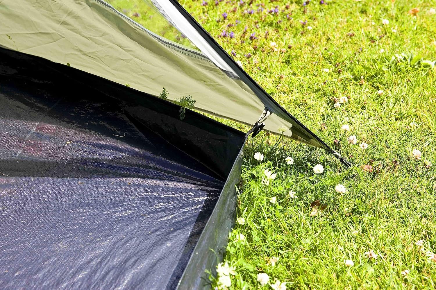 Coleman Tent Coastline 3 Plus, compact 3 man tent, 3 person tunnel tent, lightweight camping tent with awning and windows, Waterproof thanks to 3,000mm water column